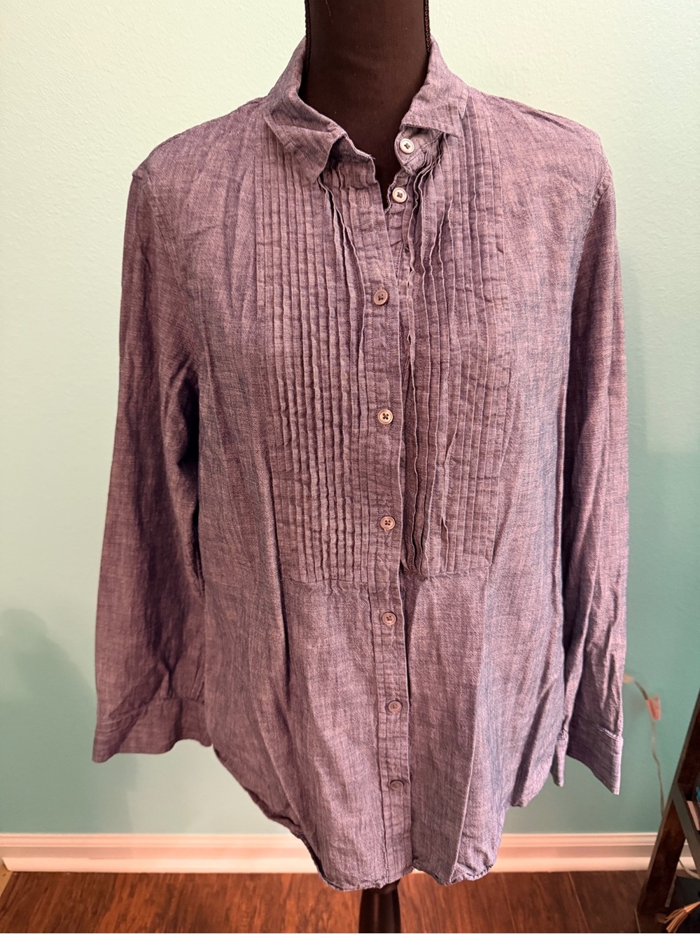 Women’s Chambray Long Sleeve Button-Front Pleated Shirt
